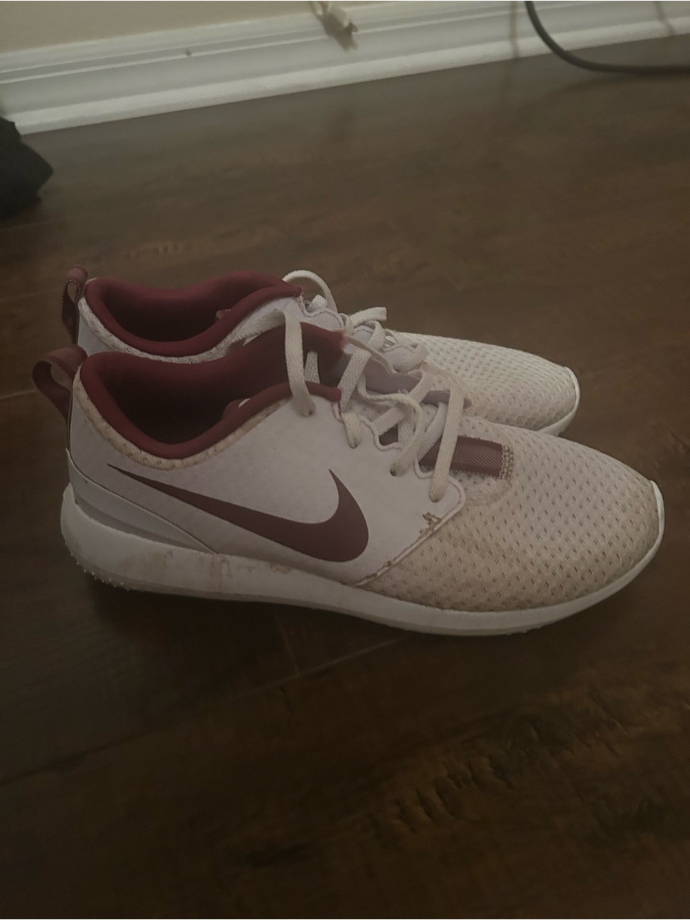 Nike women’s golf shoes burgundy and gray